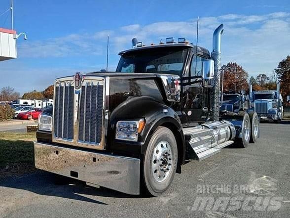 Kenworth W990 Prime Movers