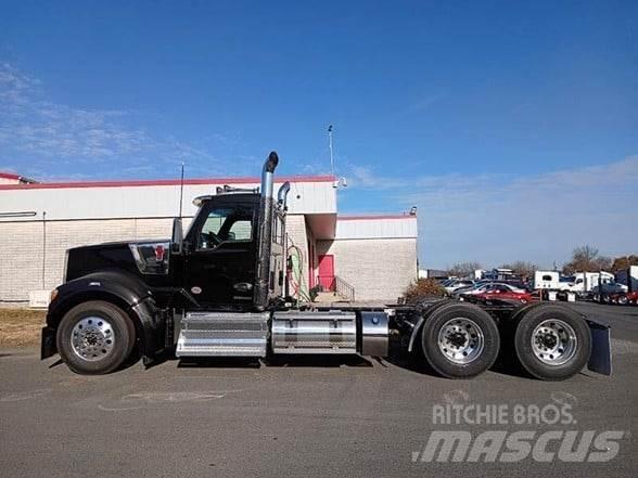 Kenworth W990 Prime Movers