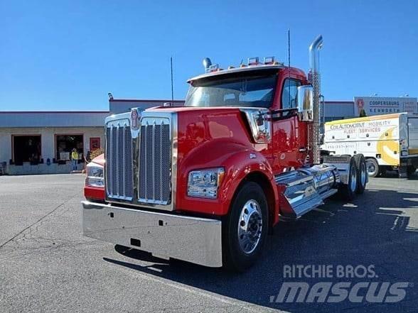 Kenworth W990 Prime Movers
