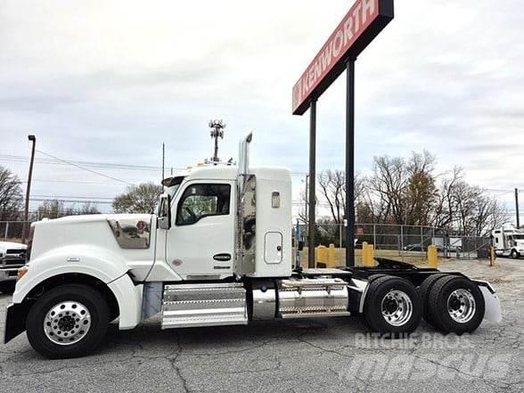 Kenworth W990 Prime Movers