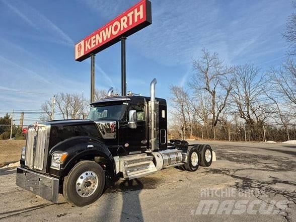 Kenworth W990 Prime Movers
