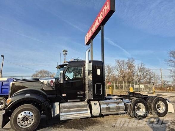 Kenworth W990 Prime Movers