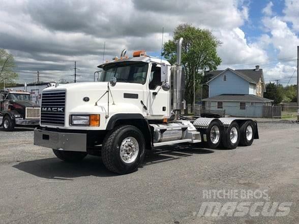 Mack CL733 Prime Movers
