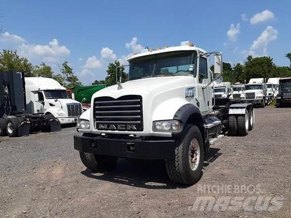 Mack GRANITE GU713 Prime Movers
