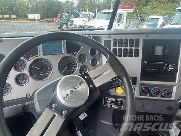 Mack GRANITE GU713 Tipper trucks