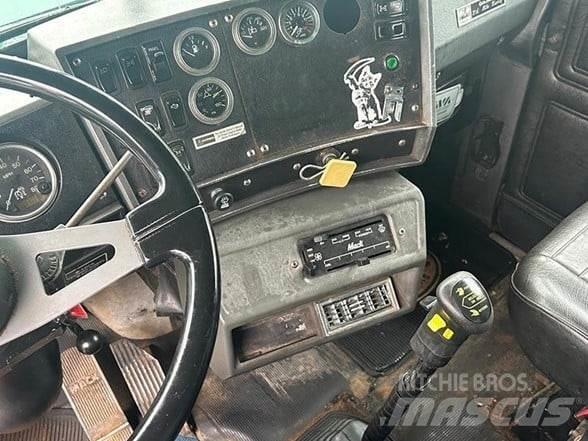 Mack RD688SX Tipper trucks
