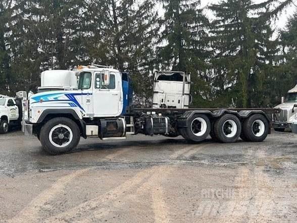 Mack RD690 Waste trucks