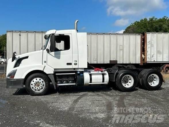Volvo VNL64T300 Prime Movers