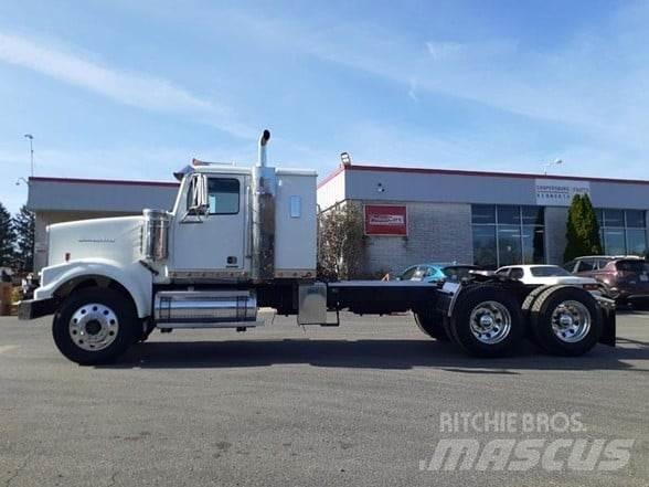 Western Star 4900 Prime Movers