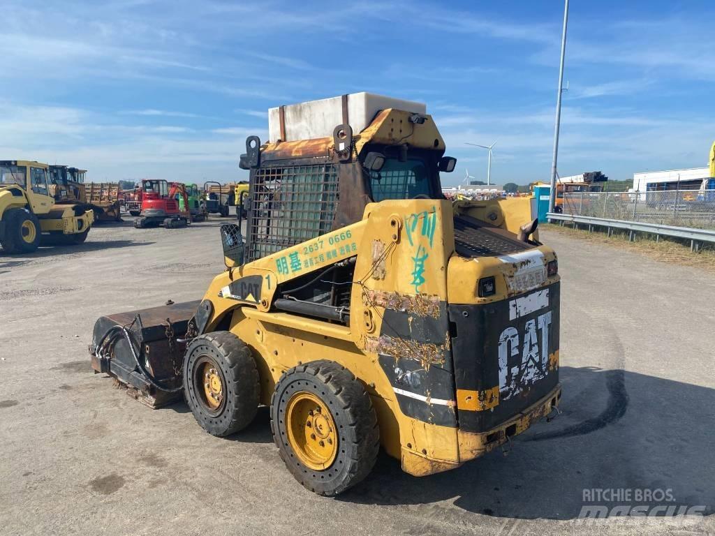 CAT 246 Skid steer loaders