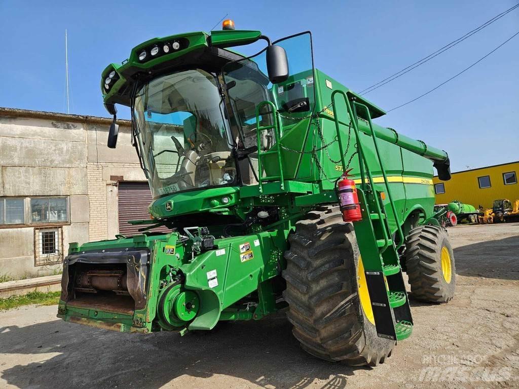 John Deere S770 Combine harvesters