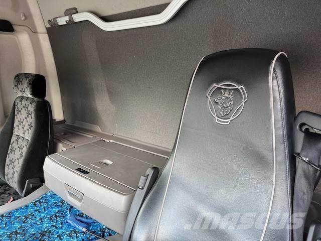 Scania P 370 Curtain sider trucks