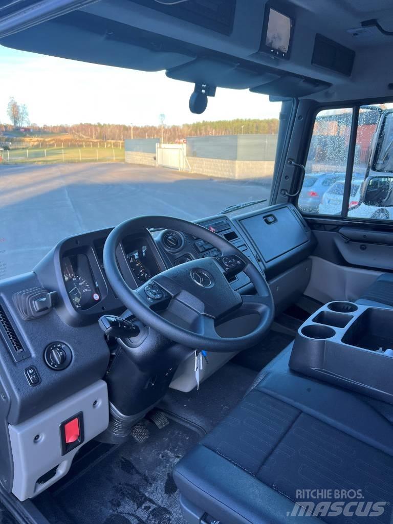 Mercedes-Benz Unimog Flatbed / Dropside trucks