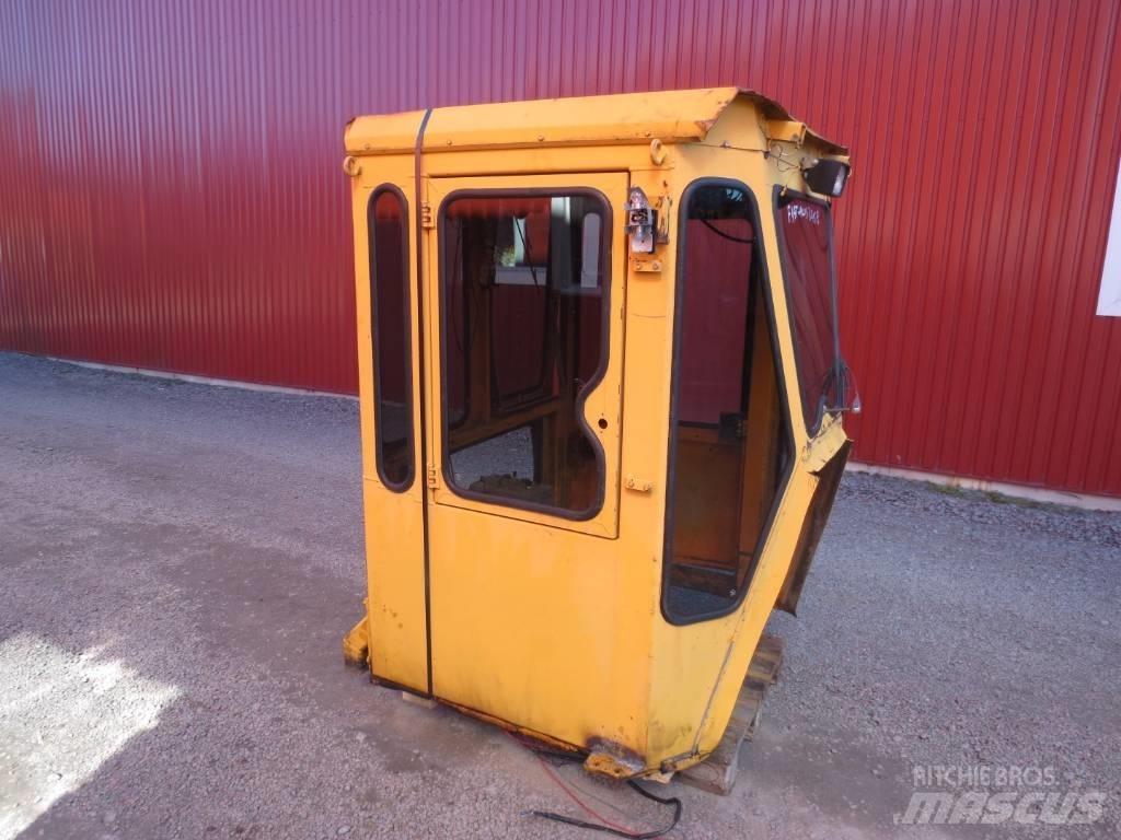 Fiat-Allis 345B Cabins and interior