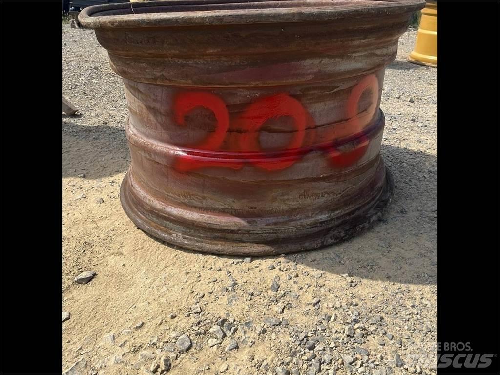 Komatsu 941 24x34 Tyres, wheels and rims