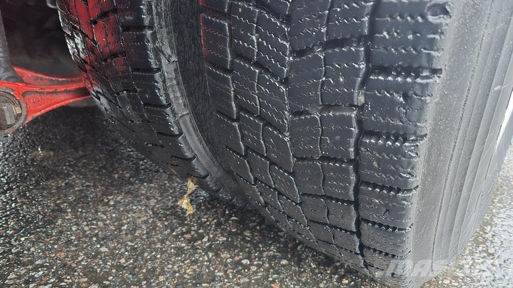 Volvo FH Truck mounted cranes