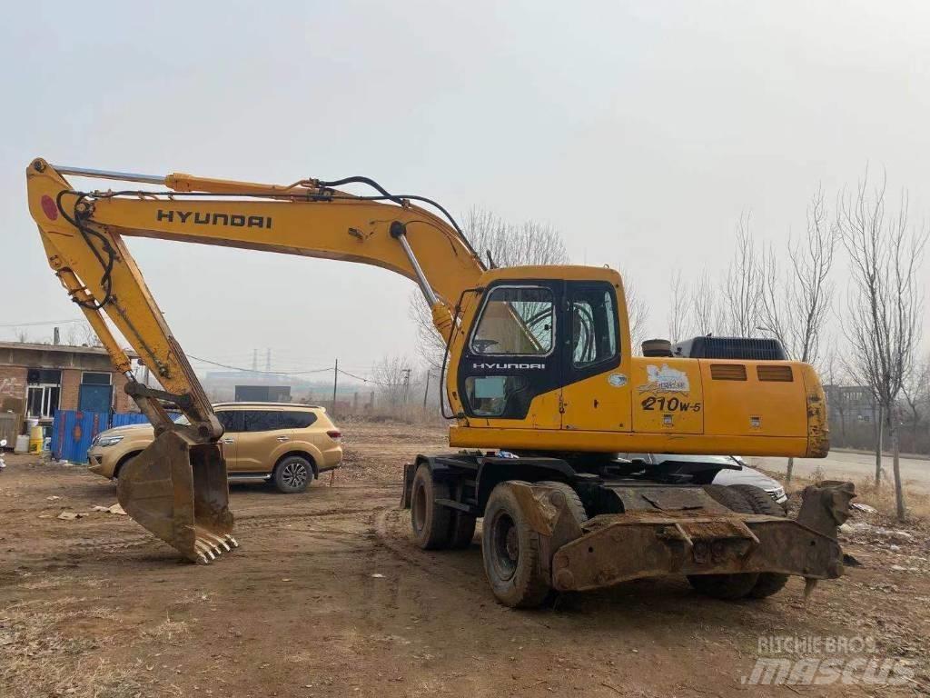 Hyundai R210WD Wheeled excavators