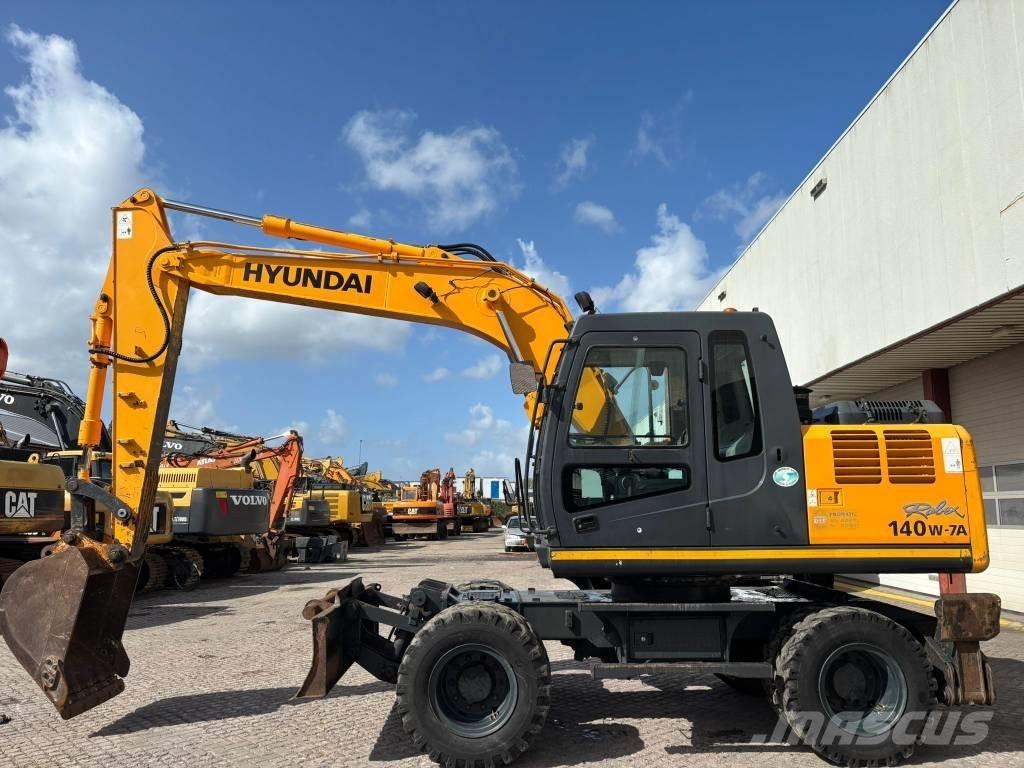 Hyundai 140W-7A Wheeled excavators