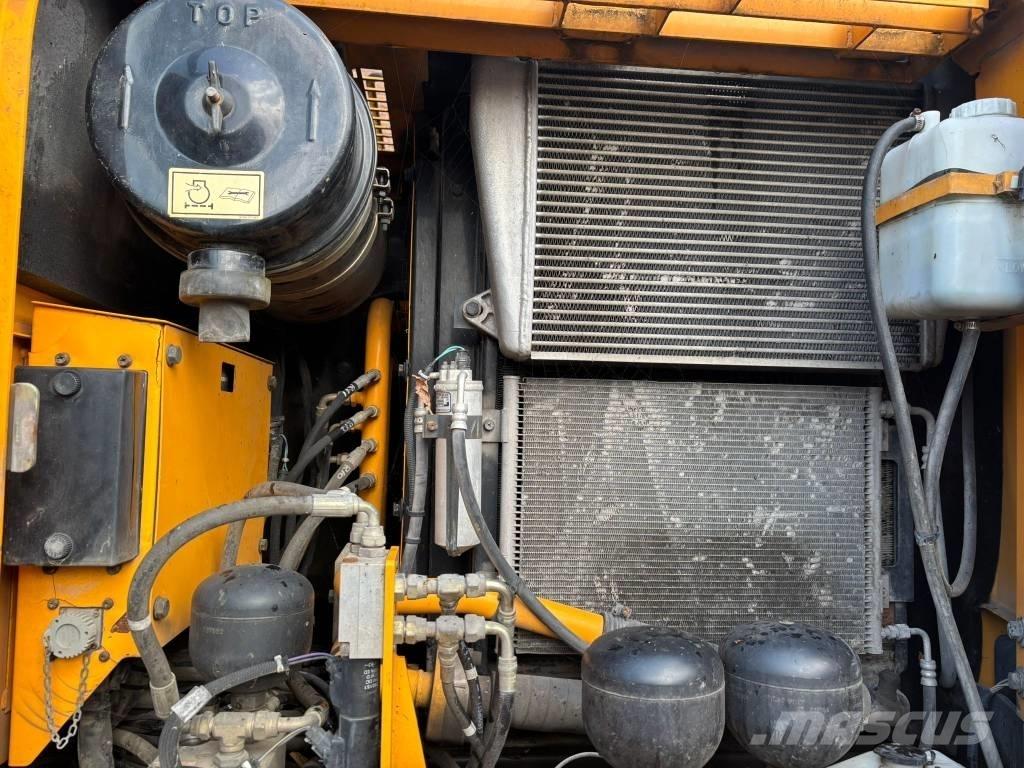 Hyundai 140W-7A Wheeled excavators