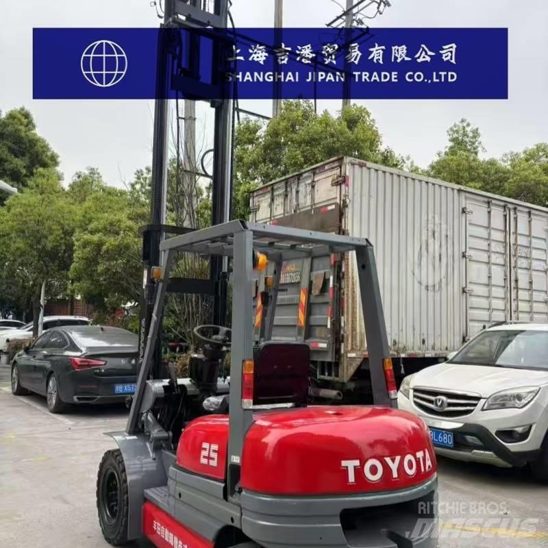 Toyota FD 25 Diesel trucks