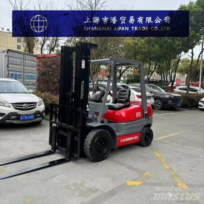 Toyota FD 25 Diesel trucks