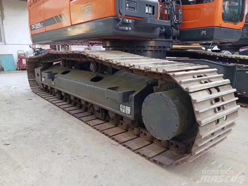 Doosan DX 225 LC Crawler excavators