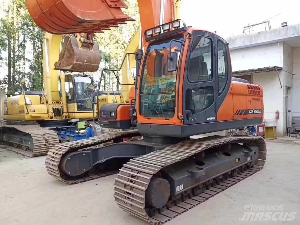 Doosan DX 225 LC Crawler excavators