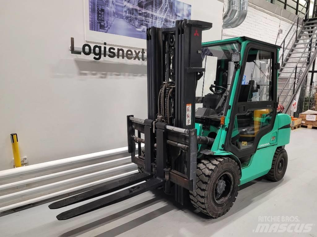Mitsubishi FD35NTD Diesel trucks