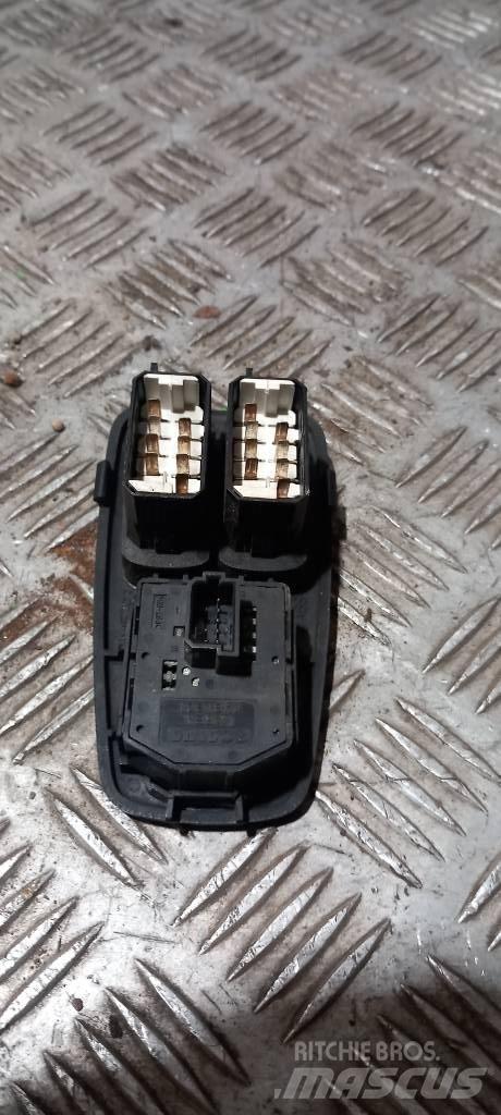 Scania R 440   1445793 Cabins and interior