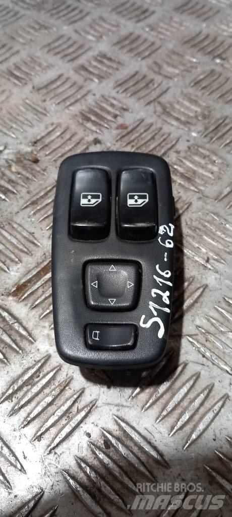Scania R 440   1445793 Cabins and interior