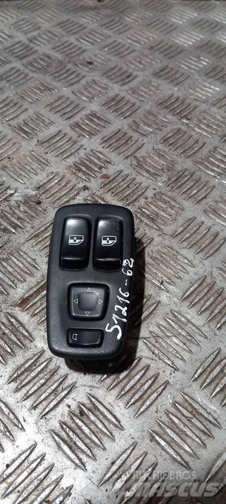 Scania R 440   1445793 Cabins and interior