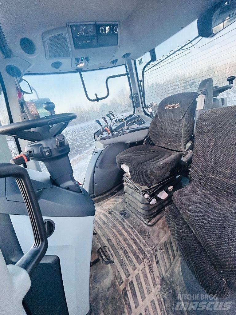 Valtra T 215 Active Tractors