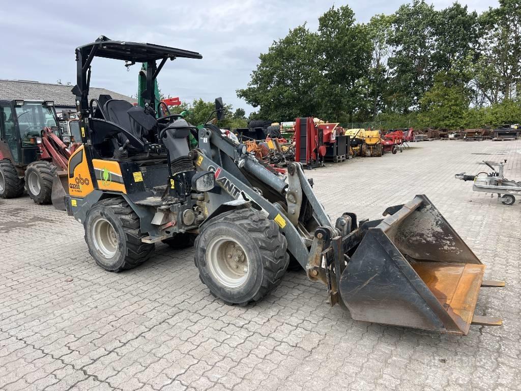 GiANT 2200E Mini loaders