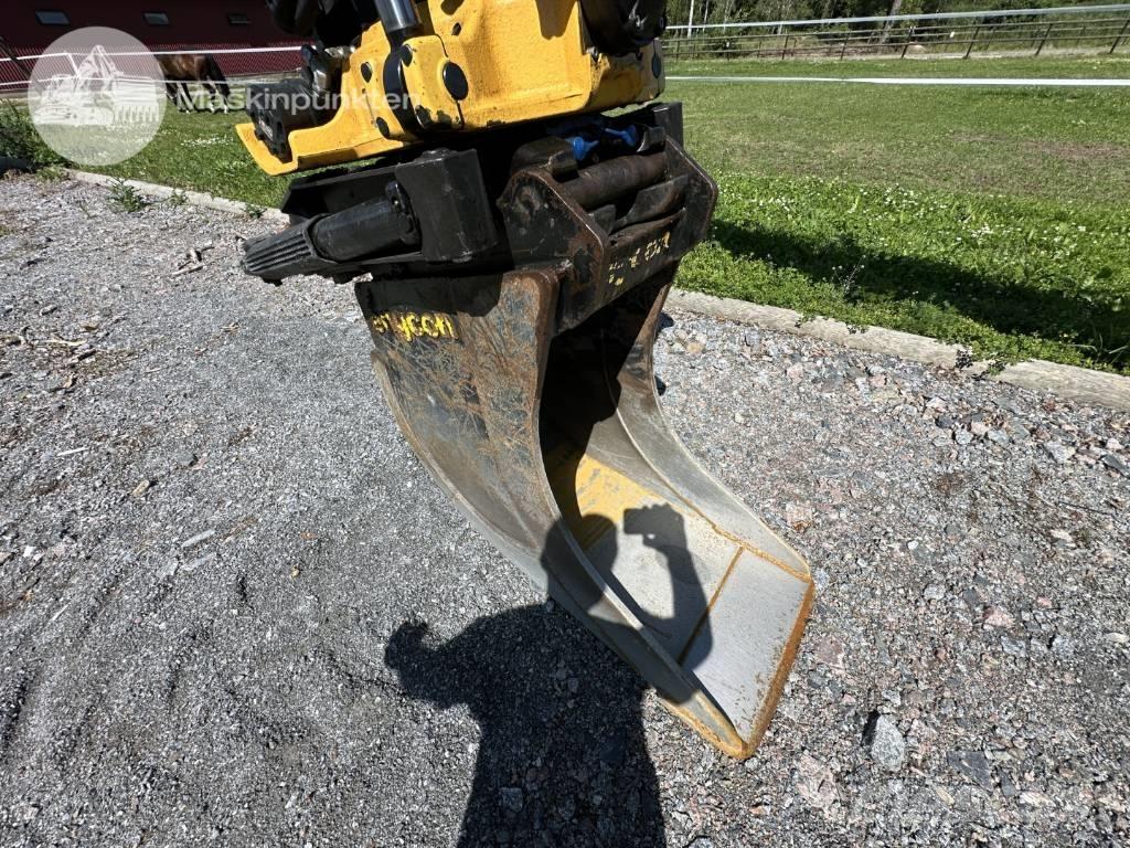 Develon DX 170 W-7 Wheeled excavators