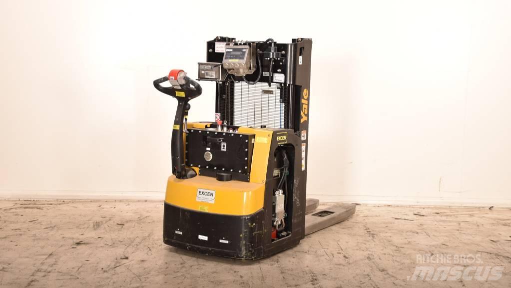 Yale MS20 Pedestrian stacker