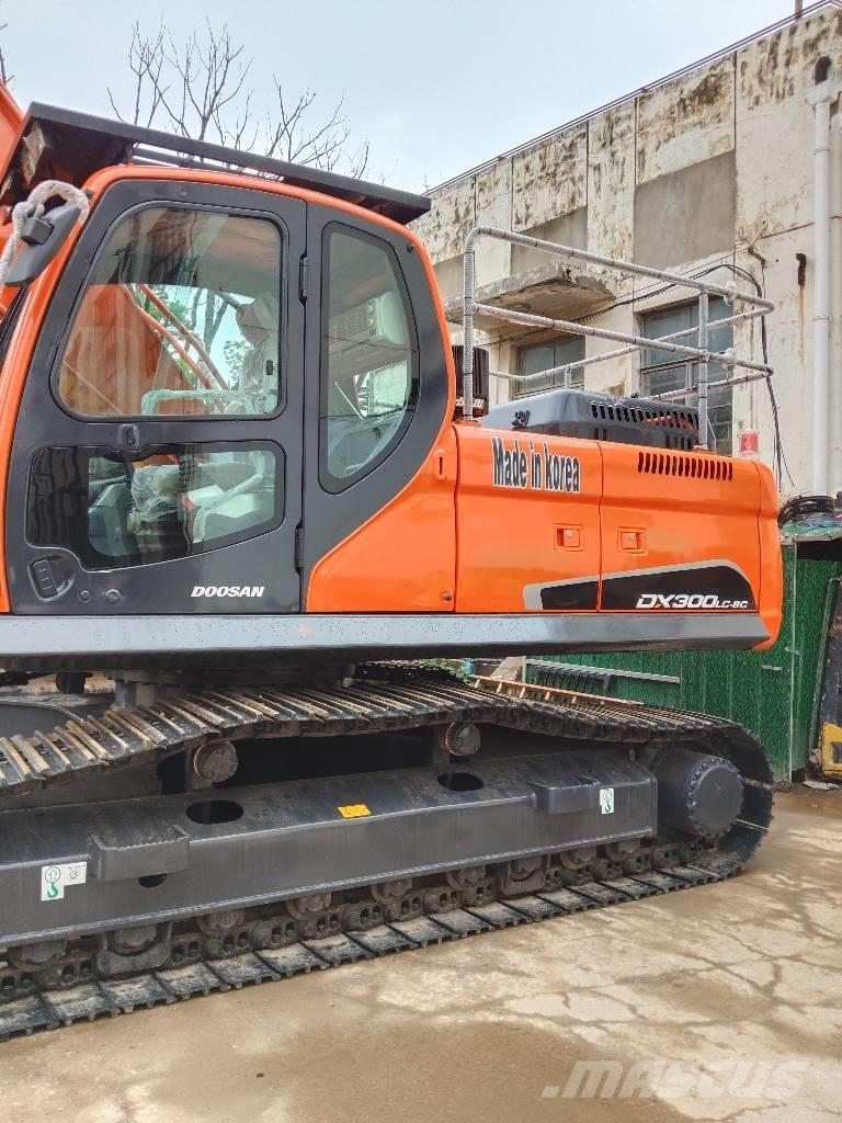 Doosan DX 300 LC Crawler excavators