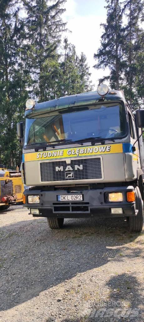 MAN 26.422 Flatbed / Dropside trucks