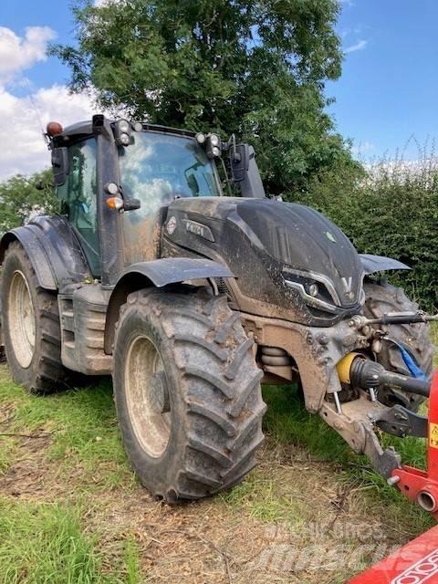 Valtra T235V Tractors
