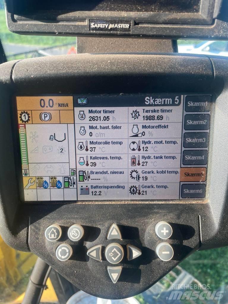 New Holland CX 8090 Combine harvesters