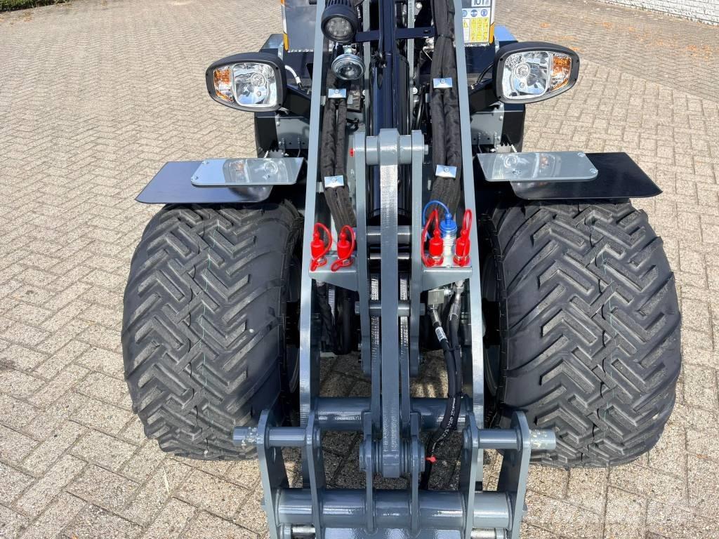 Giant G2500HD Xtra Mini loaders