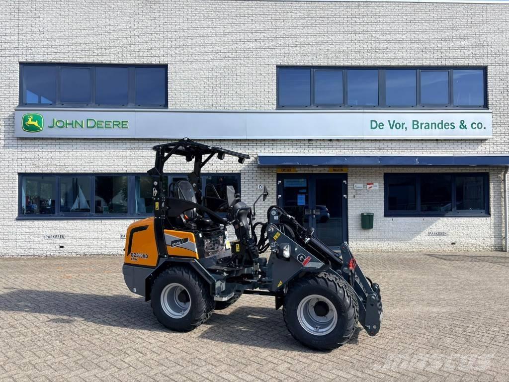 Giant G2500HD Xtra Mini loaders