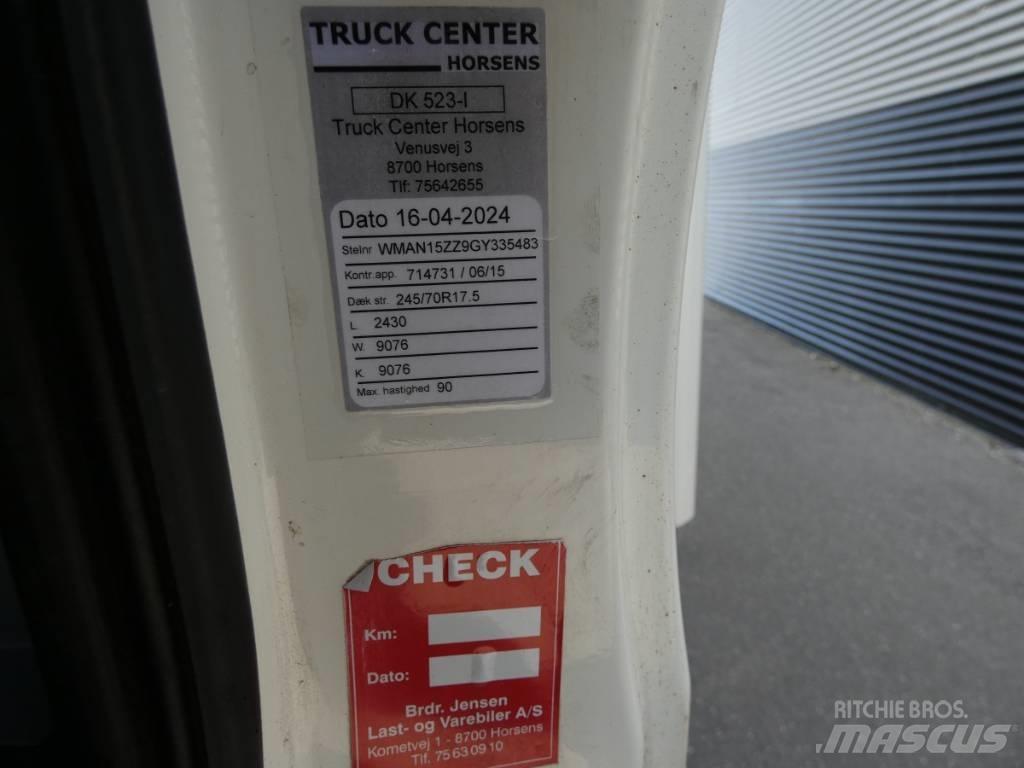 MAN TGL 12.220 BL Box trucks