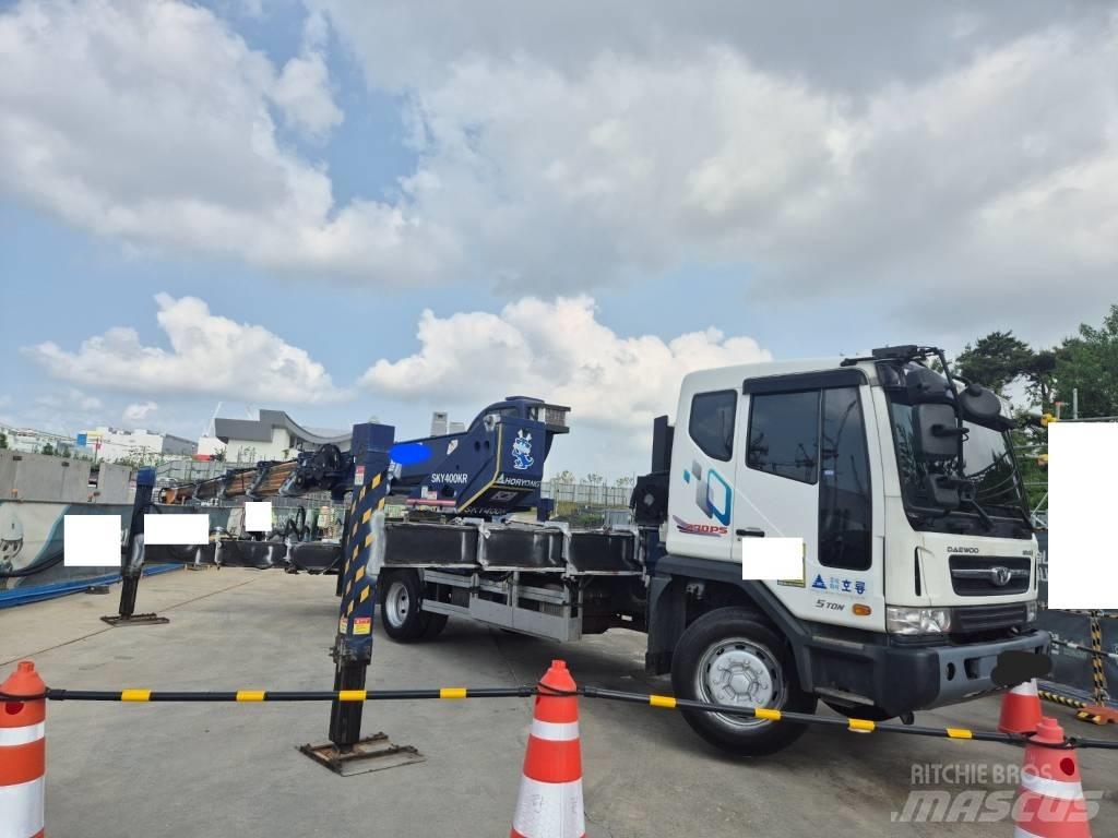 Horyong MR400A Truck mounted platforms