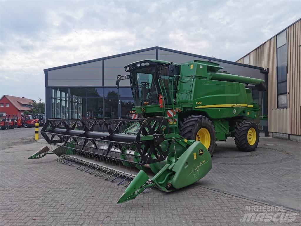 John Deere T560 Combine harvesters