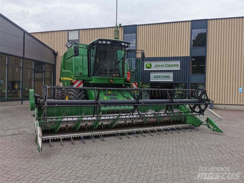 John Deere T560 Combine harvesters