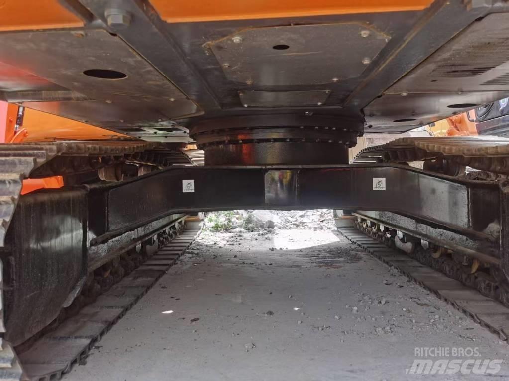Hitachi ZX 200 Crawler excavators