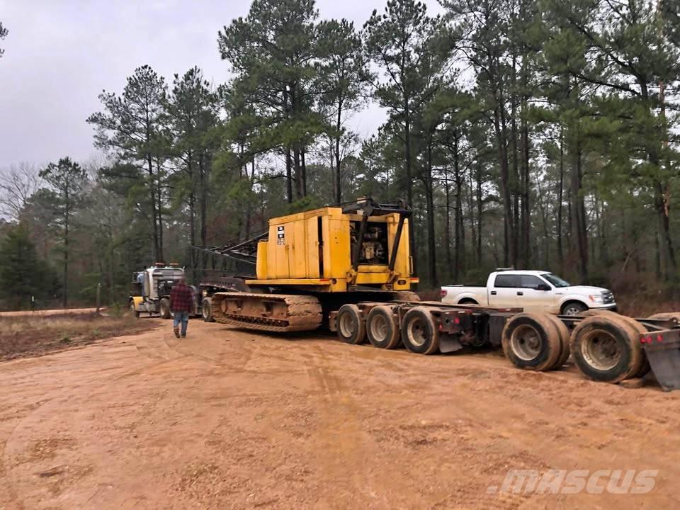 Bucyrus 65 D Track mounted cranes