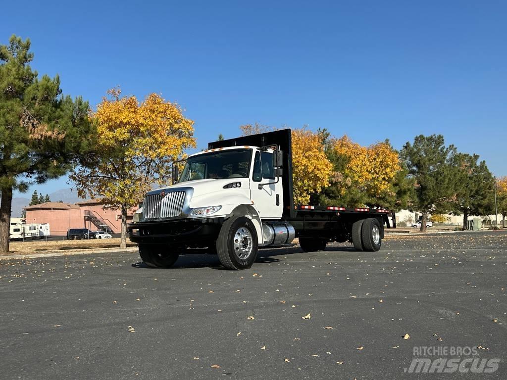 International 4300 Flatbed / Dropside trucks
