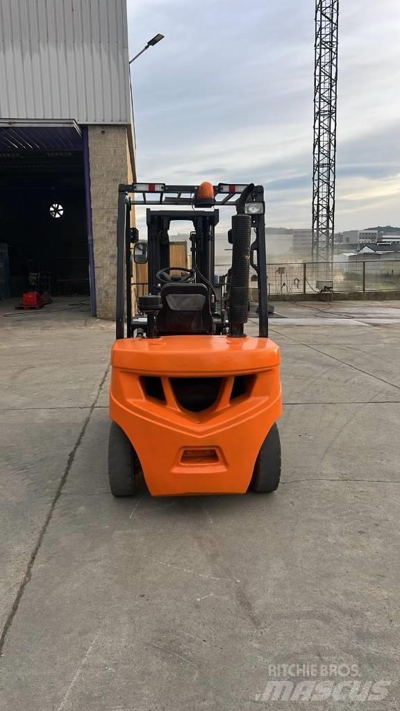 Doosan D 30 G Diesel trucks