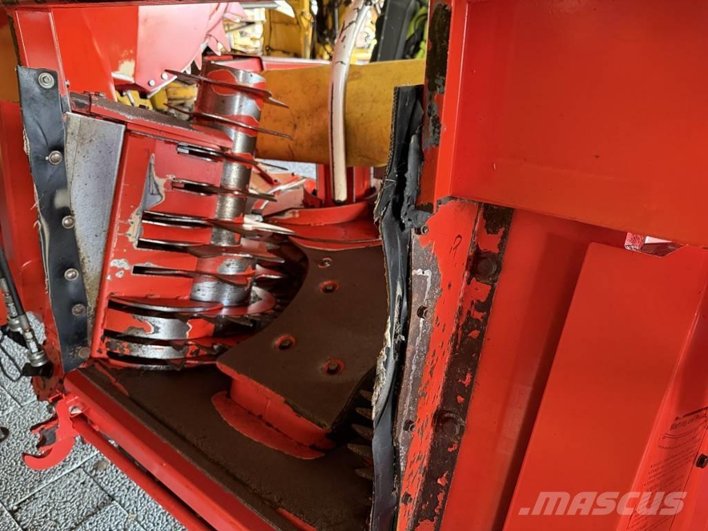 Kemper 345. Champion Forage harvesters